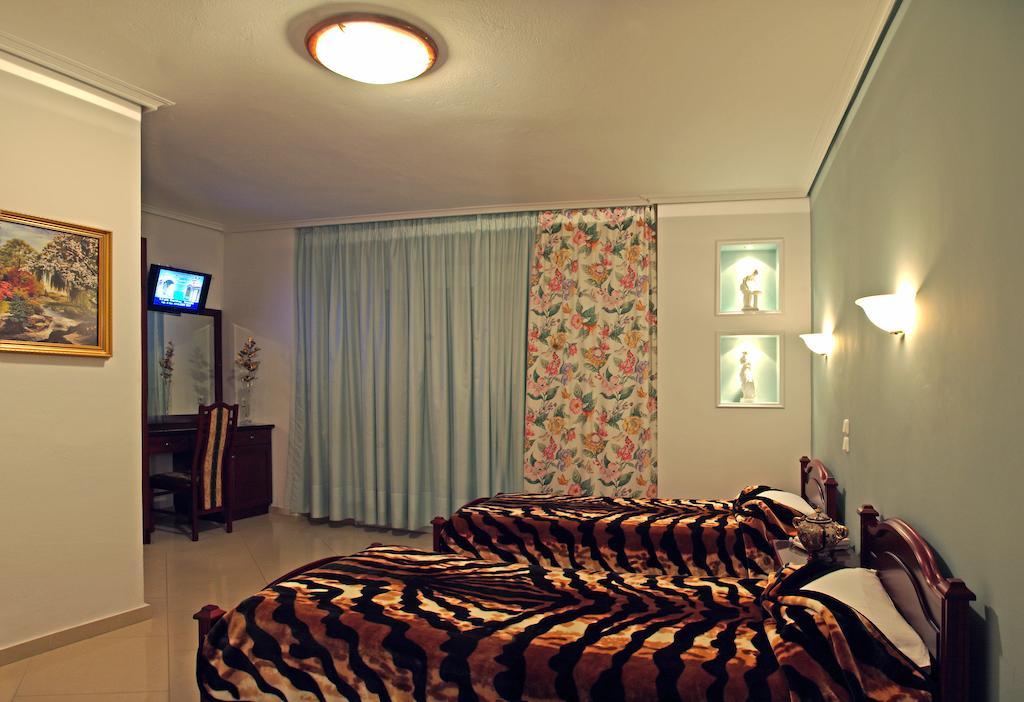 Hotel Chronis Paralía Habitación foto
